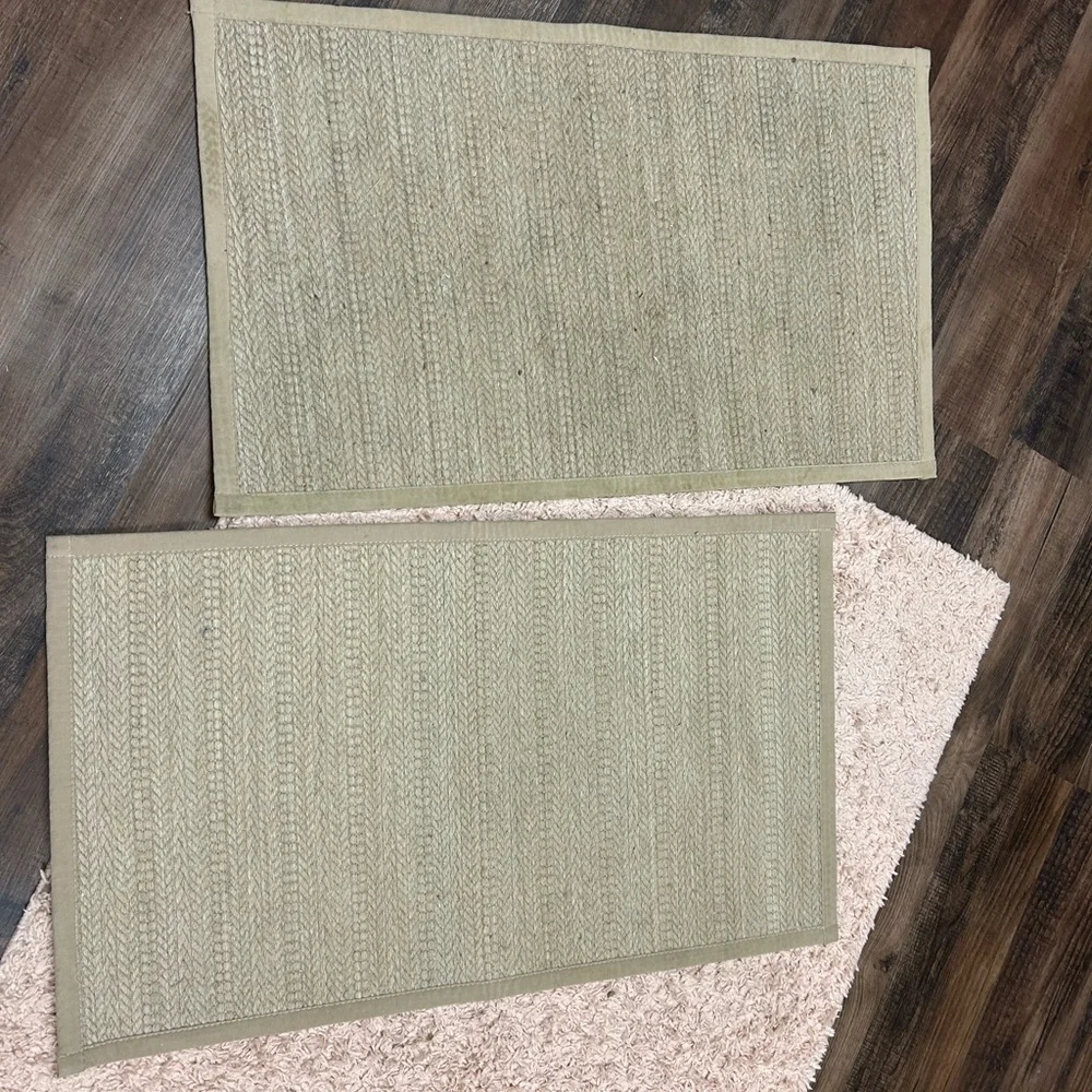 Tan Textured Bath Mats for Minimalist Decor